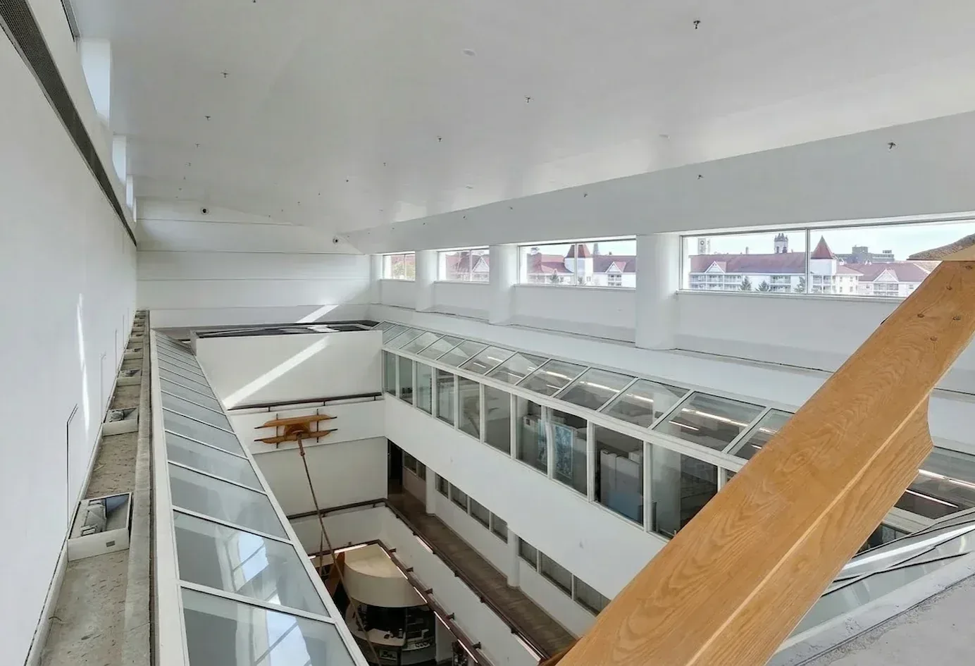 Commercial atrium window cleaning